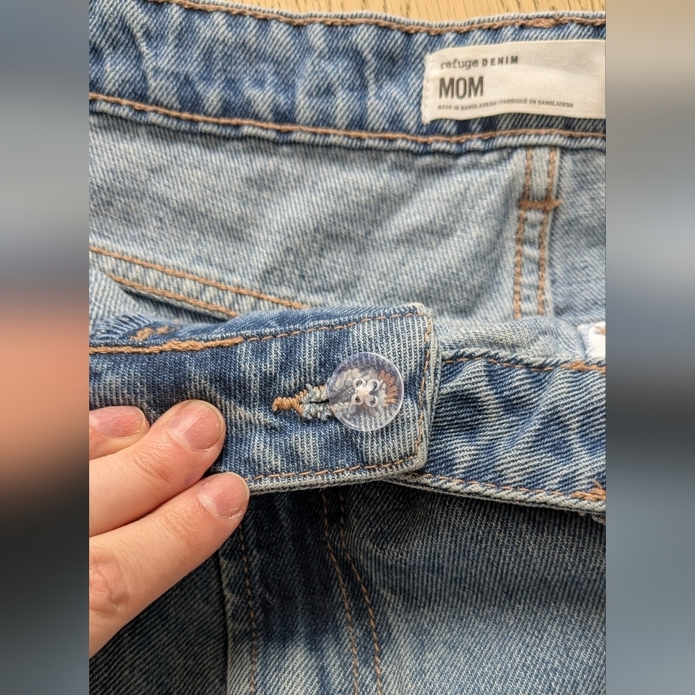Refuge Denim Sz 11 Loose Tapered High Waist Crossover Jeans - midwash blue jeans - Picture 12 of 14